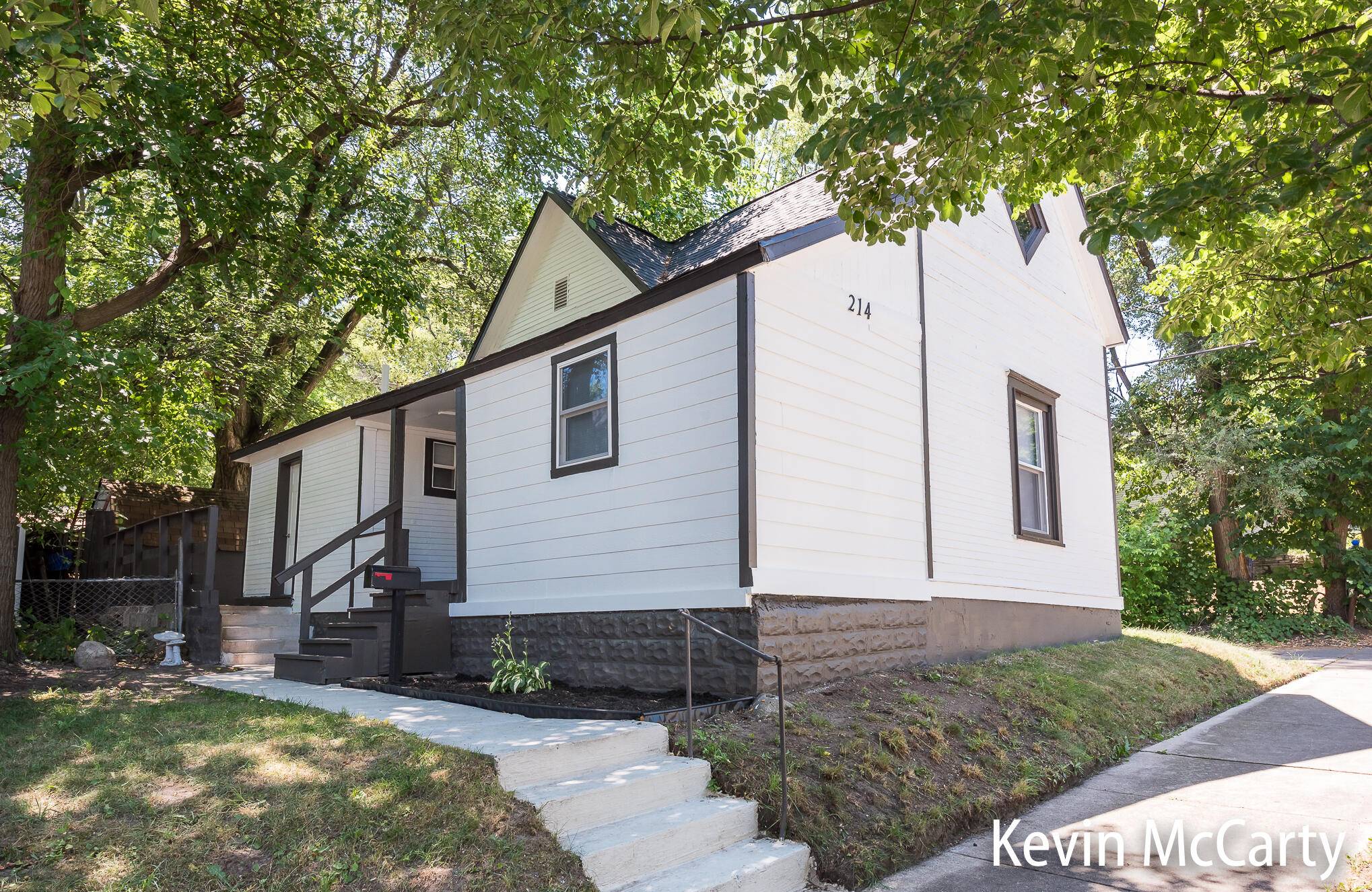 Grand Rapids, MI 49503,214 Bradford NE Street