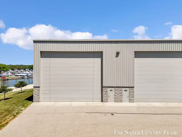 Grand Haven, MI 49417,1333 Madison Avenue #61