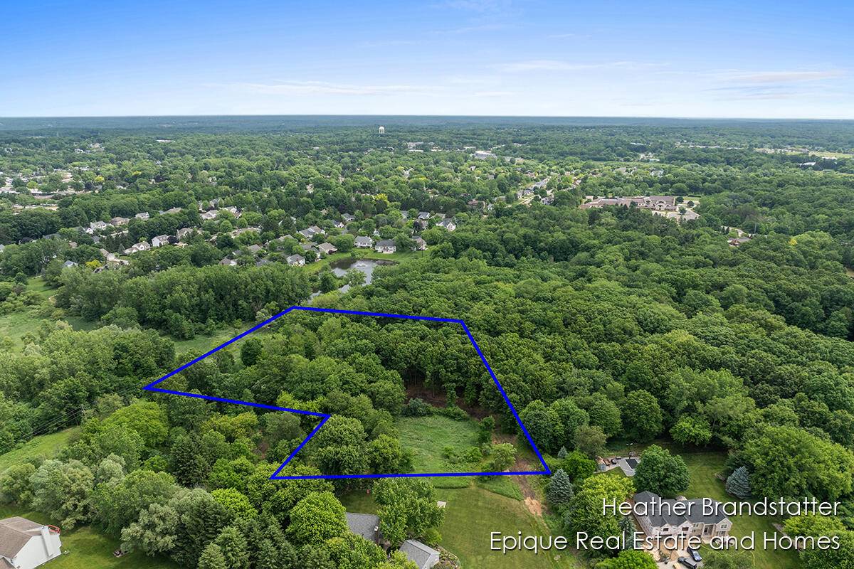 4327 Woodside Oaks SE Drive, Kentwood, MI 49546