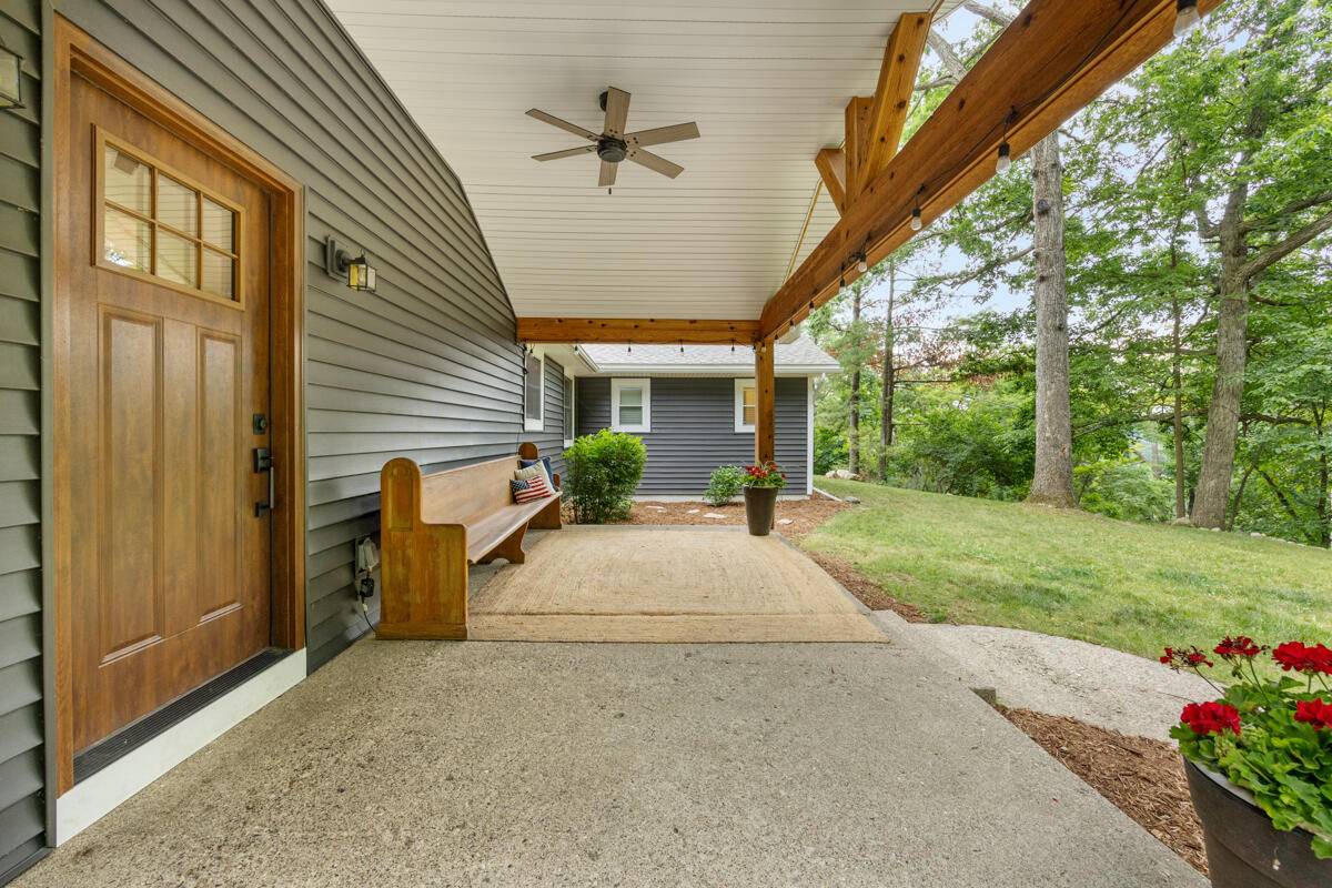 1059 Cumberland SE Avenue, Lowell, MI 49331