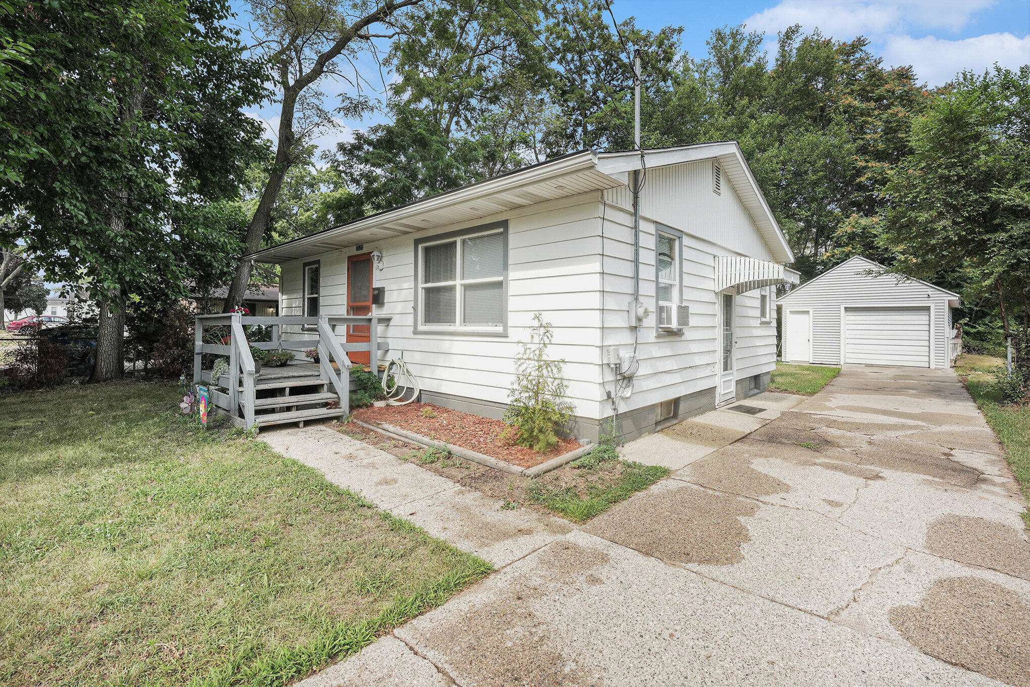 Wyoming, MI 49509,2620 Charlesgate SW Avenue