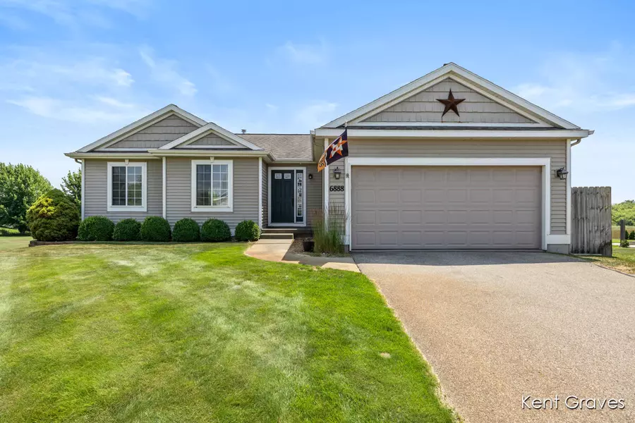 6888 Peninsula NE Court, Rockford, MI 49341