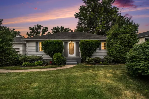 2736 Cascade SE Road, Grand Rapids, MI 49506