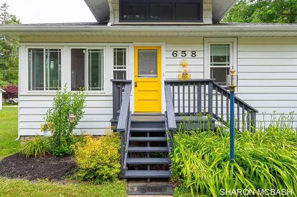 Saugatuck, MI 49453,658 Allegan Street