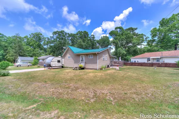 5470 Circle Drive, Muskegon, MI 49442