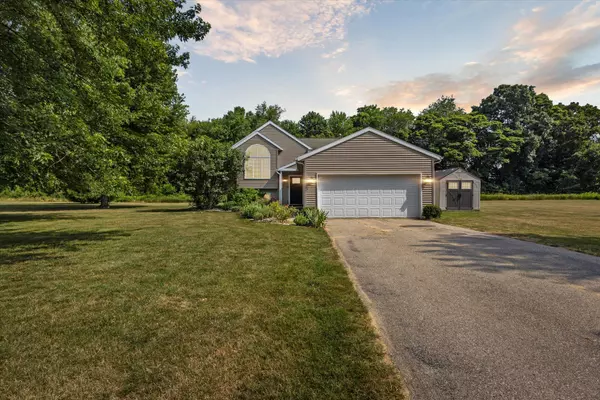 6487 Fox Run NE Drive, Rockford, MI 49341