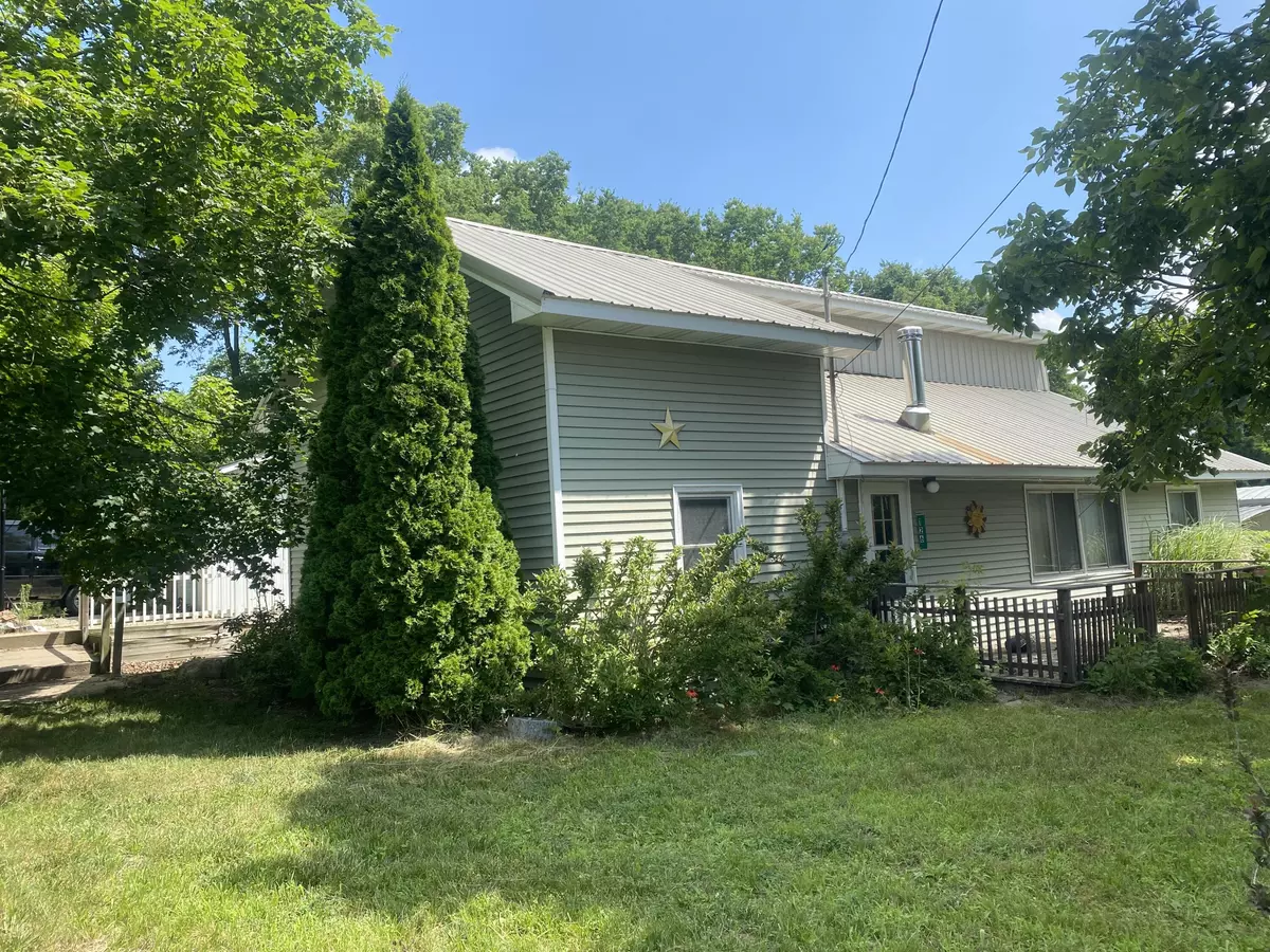 Muir, MI 48860,126 E Maple Street
