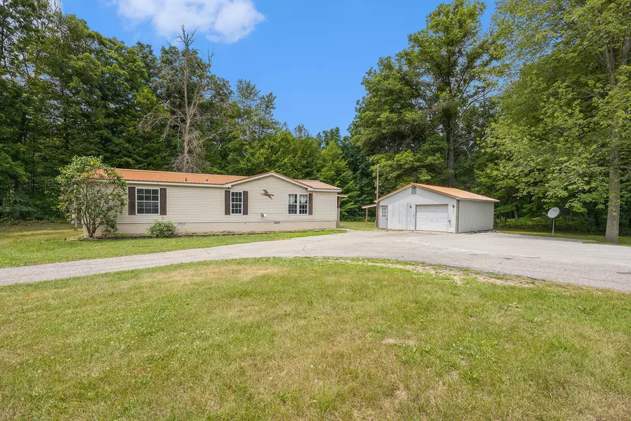 2141 S Parsons Avenue, Fremont, MI 49412