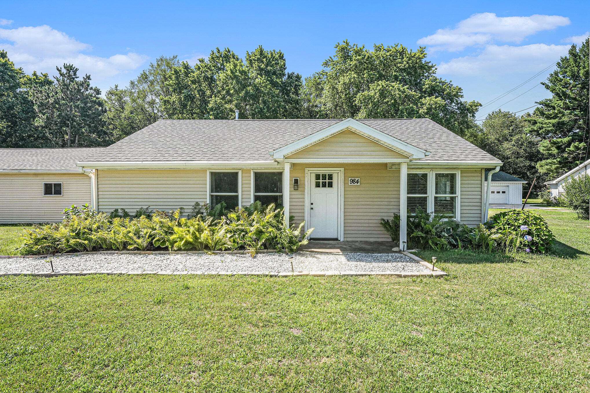 984 106th Avenue, Plainwell, MI 49080