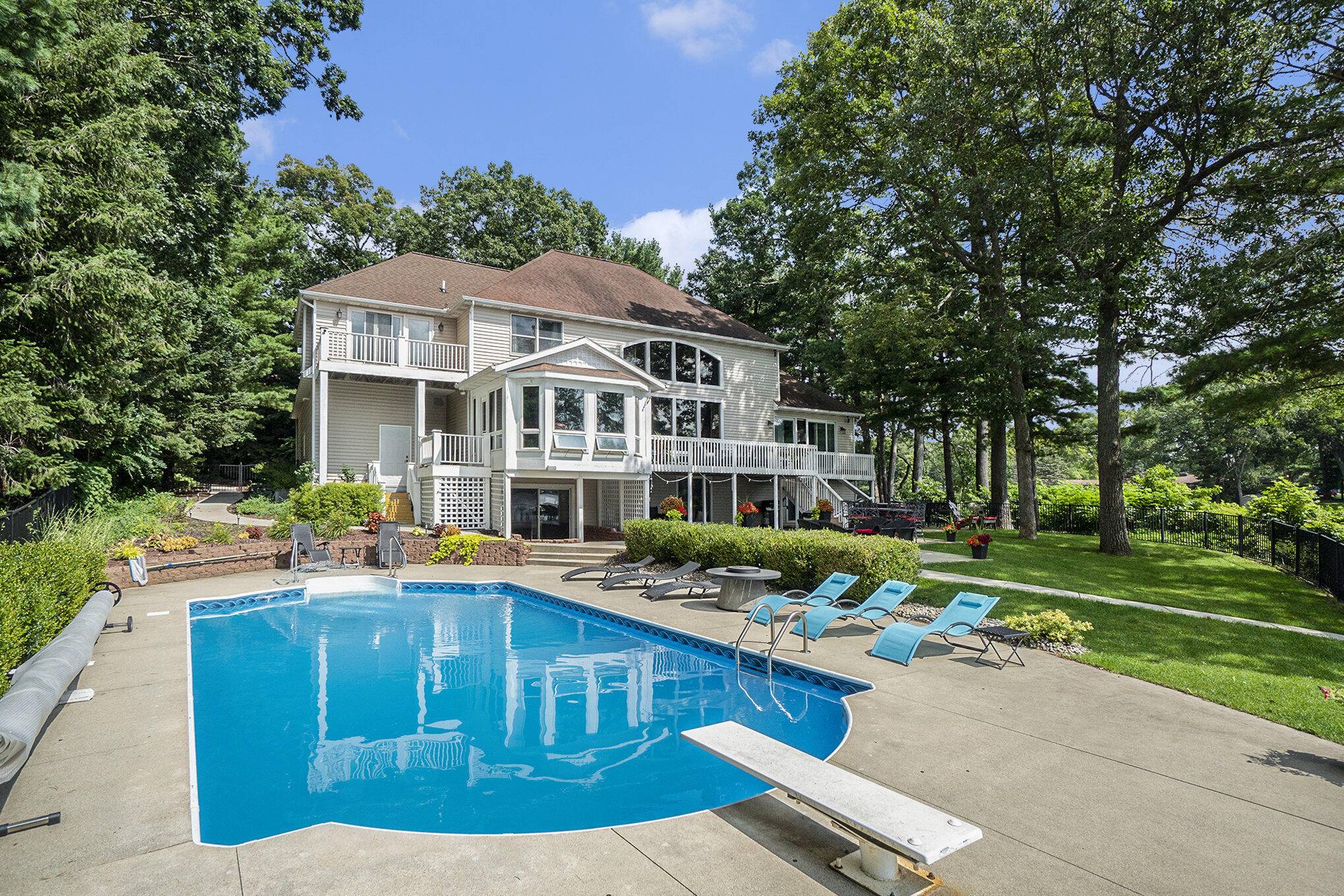 Spring Lake, MI 49456,15518 Oak Ridge Drive