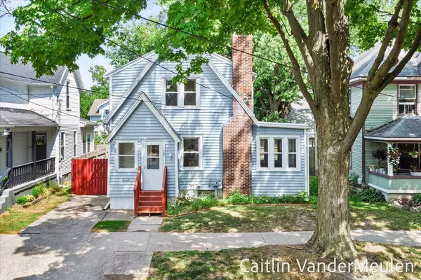 1340 Ashland NE Avenue, Grand Rapids, MI 49505