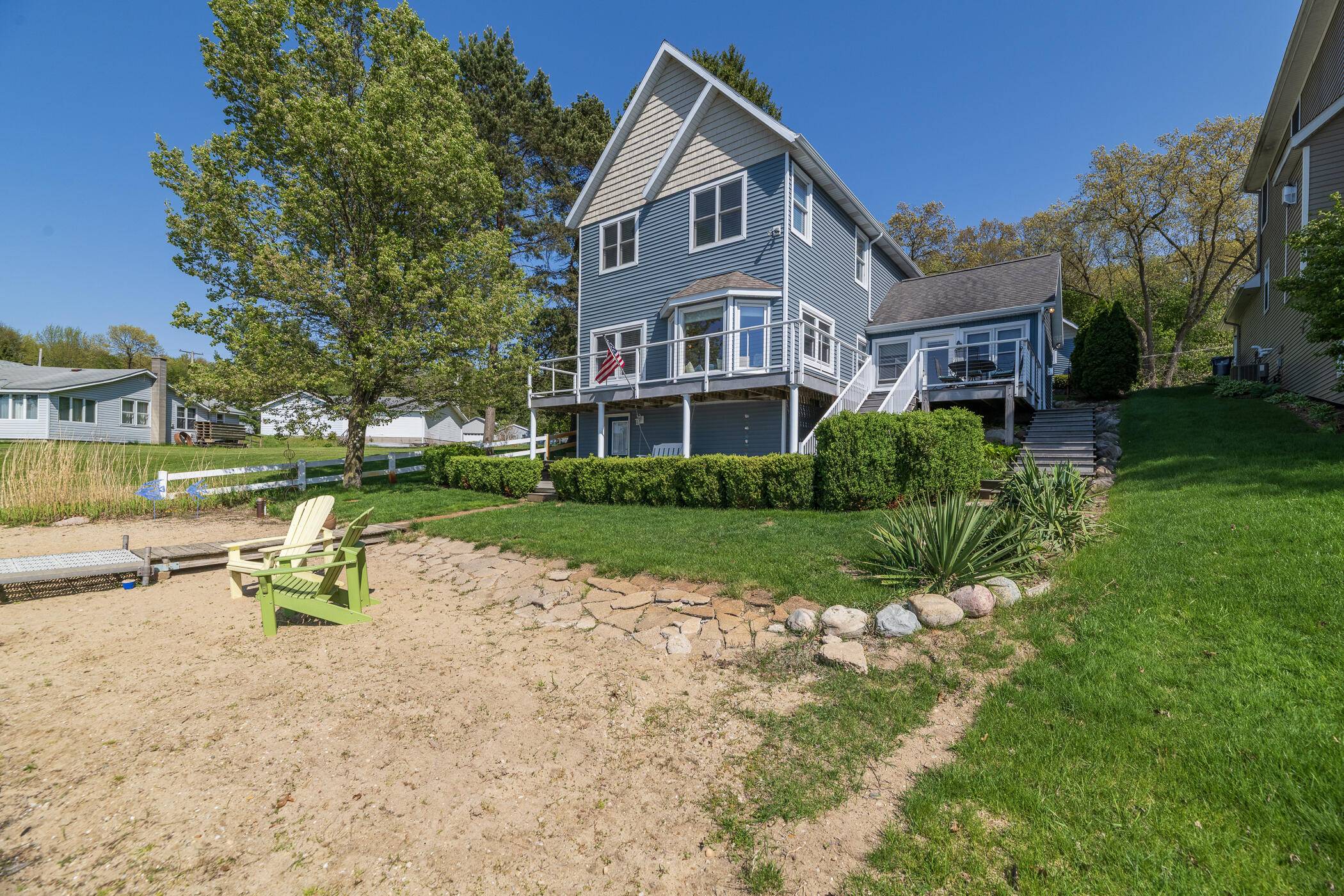1401 E Crooked Lake Drive, Kalamazoo, MI 49009