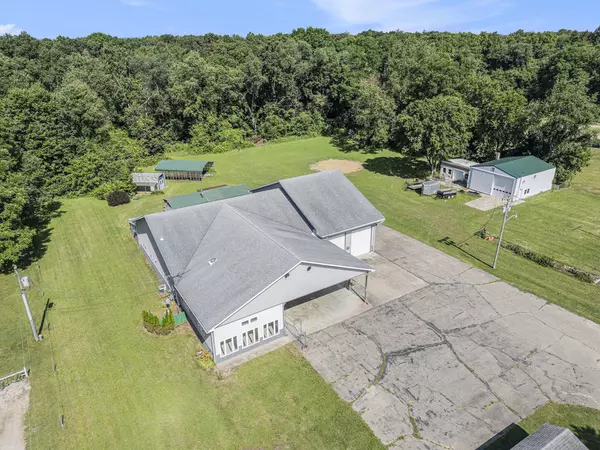 Three Rivers, MI 49093,53302 US-131