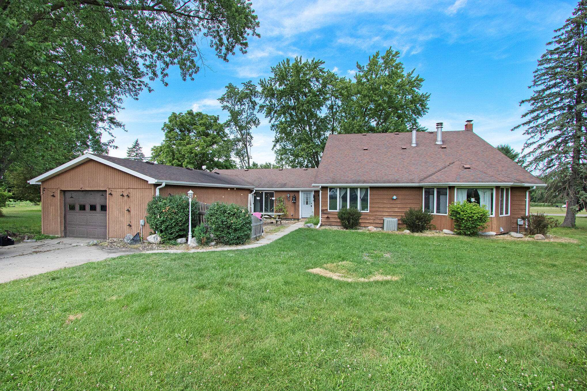 41621 County Road 669, Decatur, MI 49045