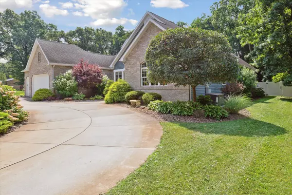 Edwardsburg, MI 49112,24029 South Shore Drive