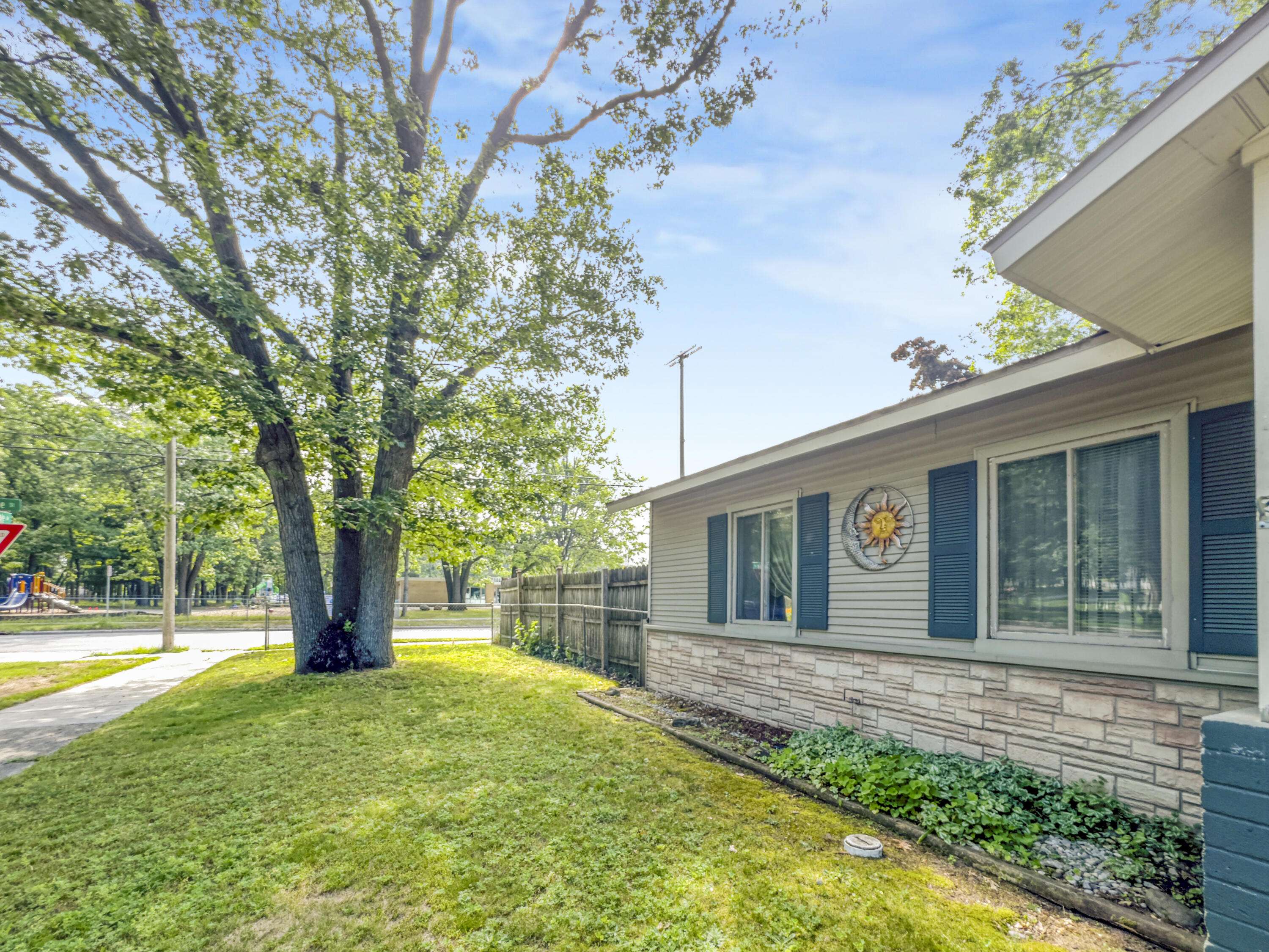 Traverse City, MI 49686,892 Oakdale Drive