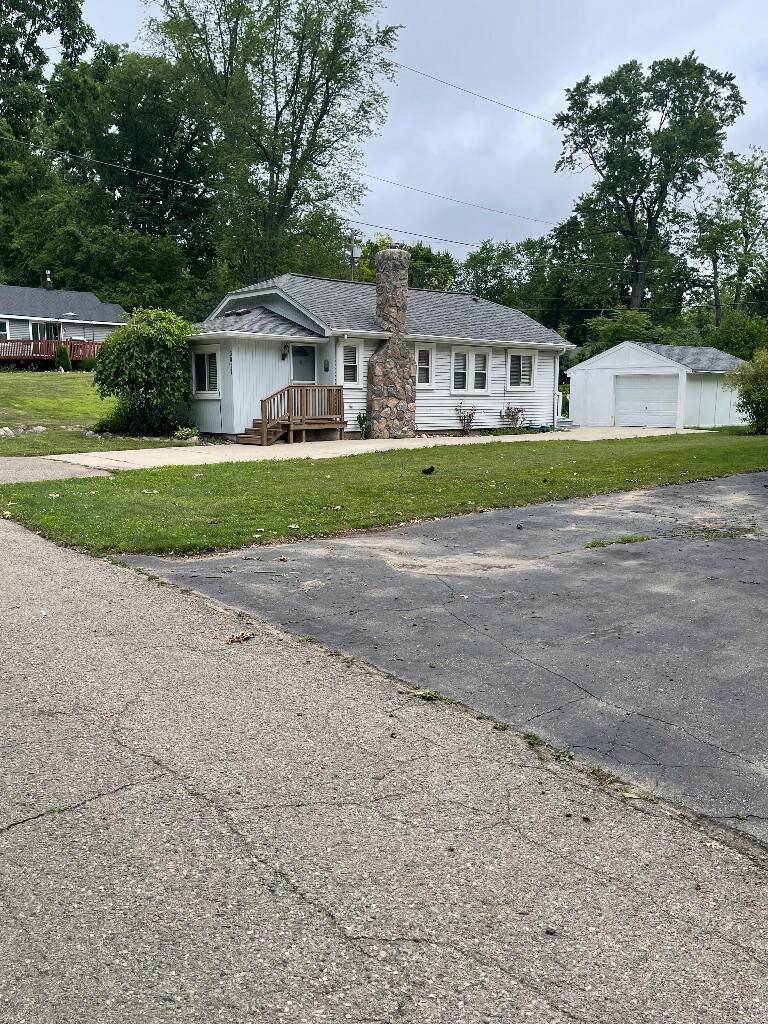 West Bloomfield, MI 48324,3817 Woodview Avenue
