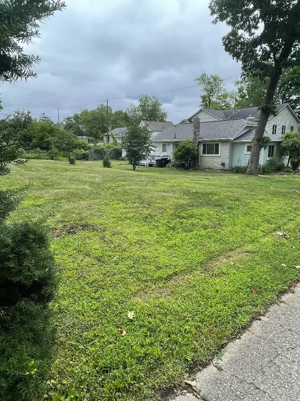 West Bloomfield, MI 48324,3817 Woodview Avenue