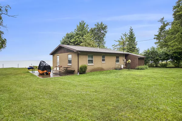 1466 Lake Shore Drive, Fennville, MI 49408