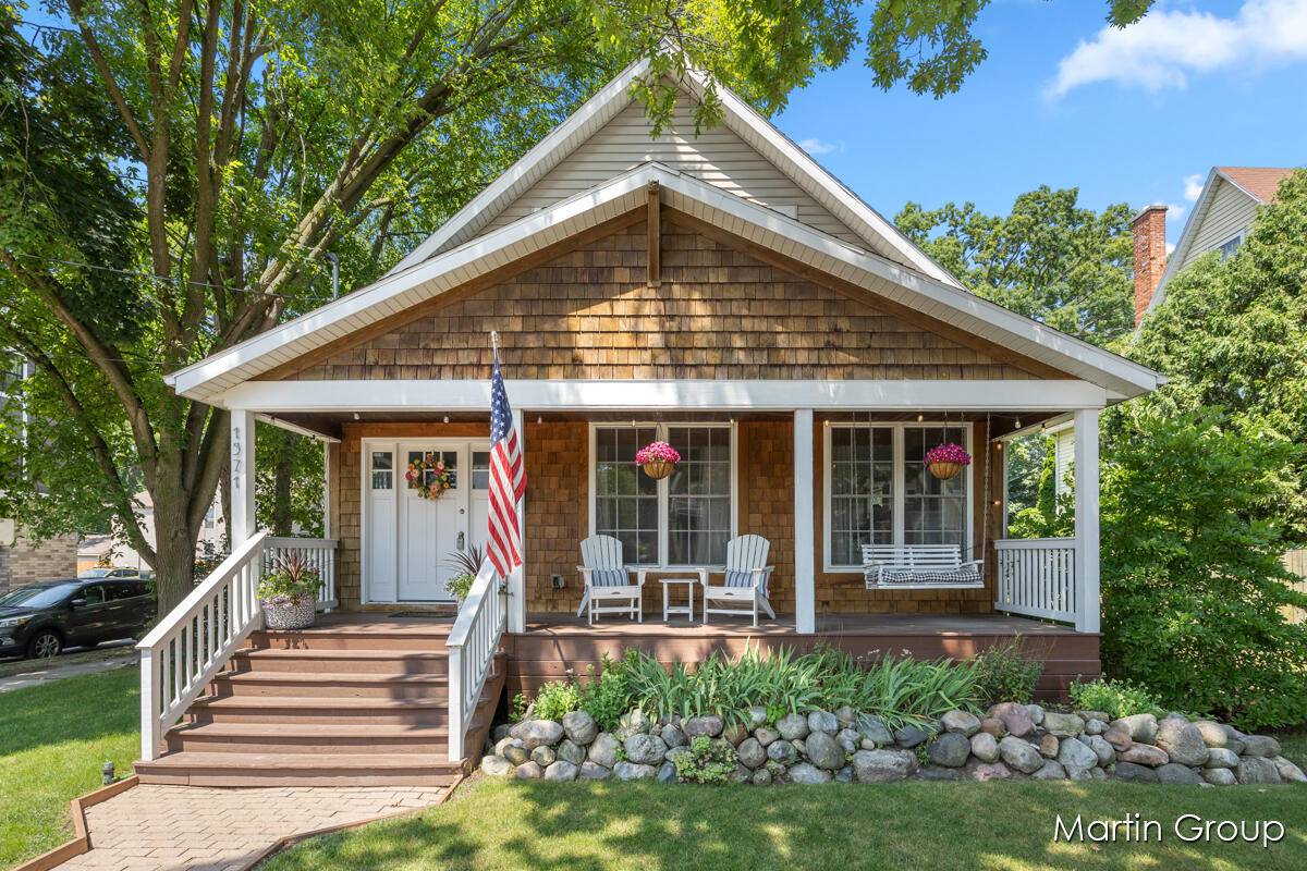 1571 Wealthy SE Street, Grand Rapids, MI 49506