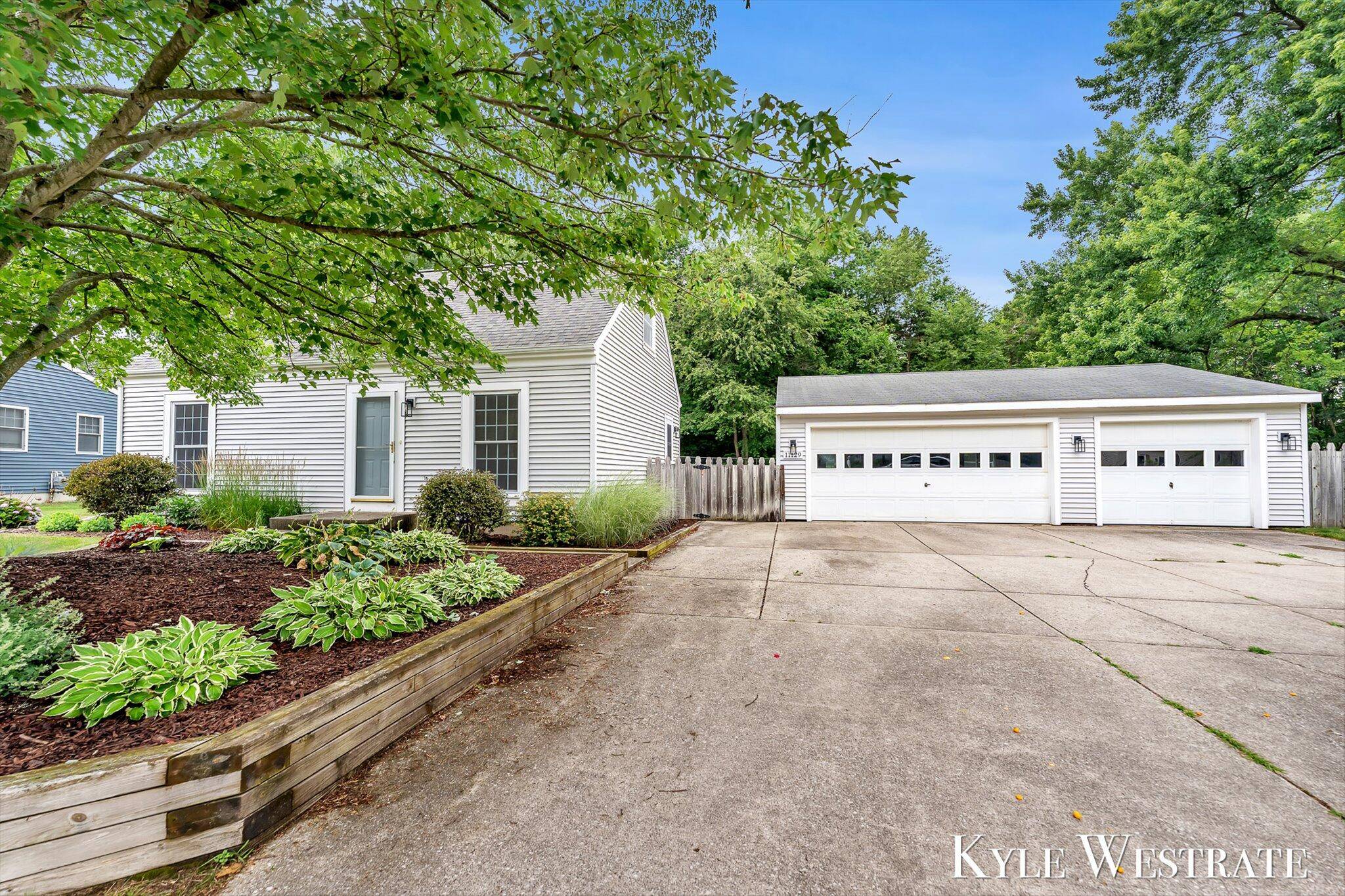 11129 Woodbushe SE Drive, Lowell, MI 49331