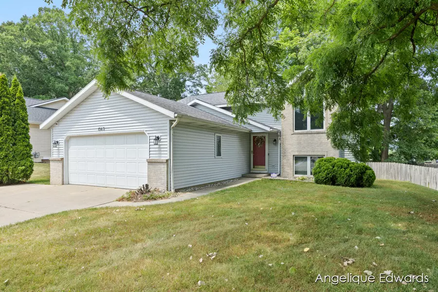 1563 Amberly SE Drive, Grand Rapids, MI 49508