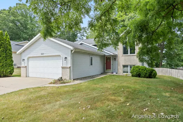 1563 Amberly SE Drive, Grand Rapids, MI 49508