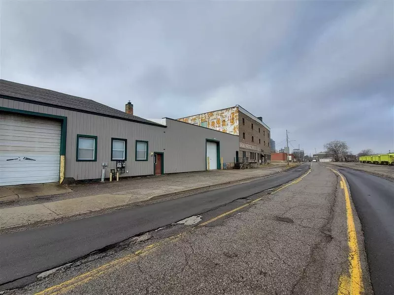 529 E Washington Avenue, Jackson, MI 49203