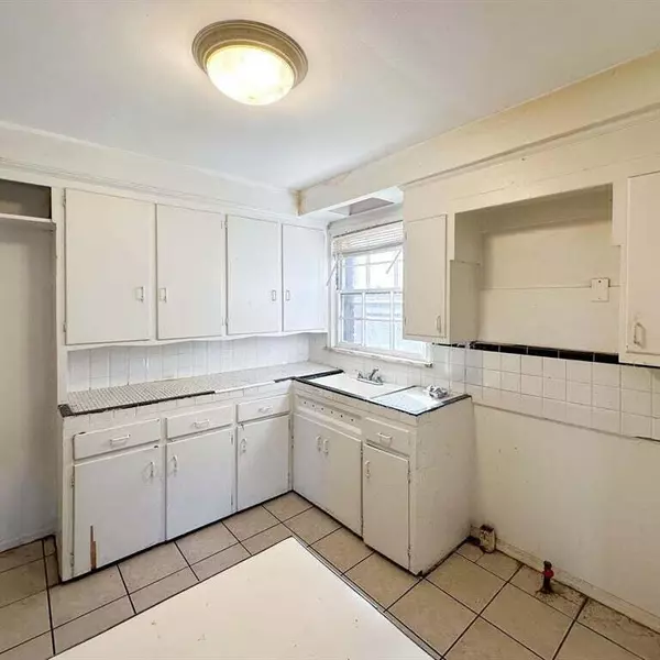 Detroit, MI 48205,14188 Collingham Drive