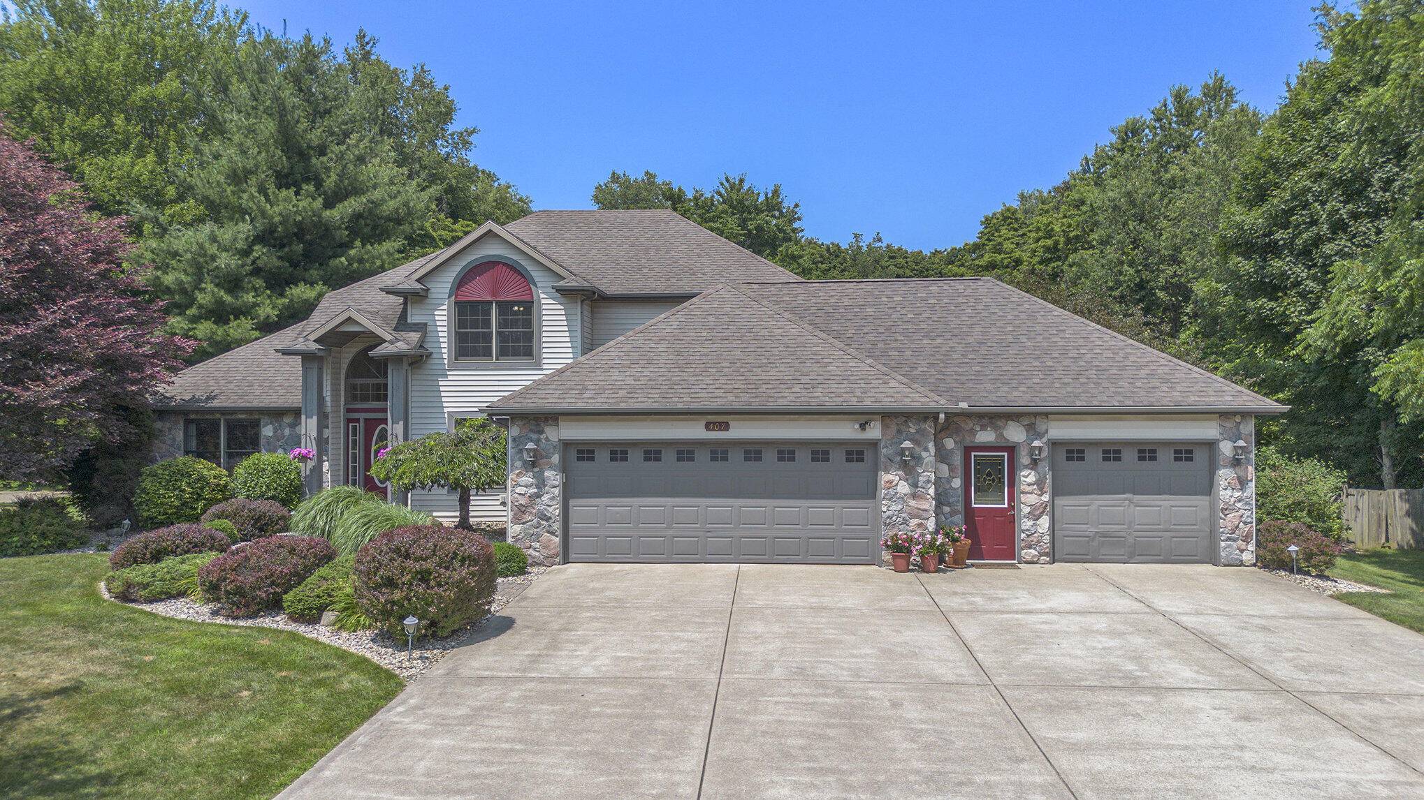 407 E Marquette Woods Road, St. Joseph, MI 49085
