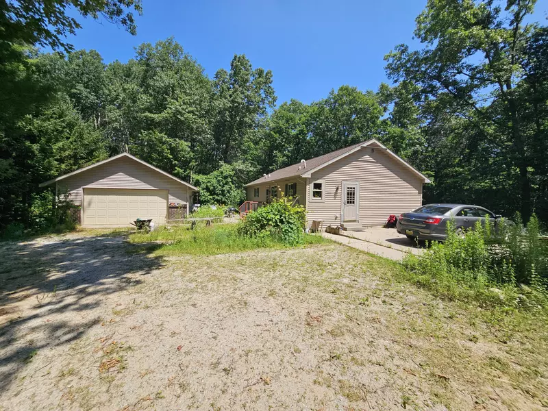 8523 E Shady Ridge, Howard City, MI 49329