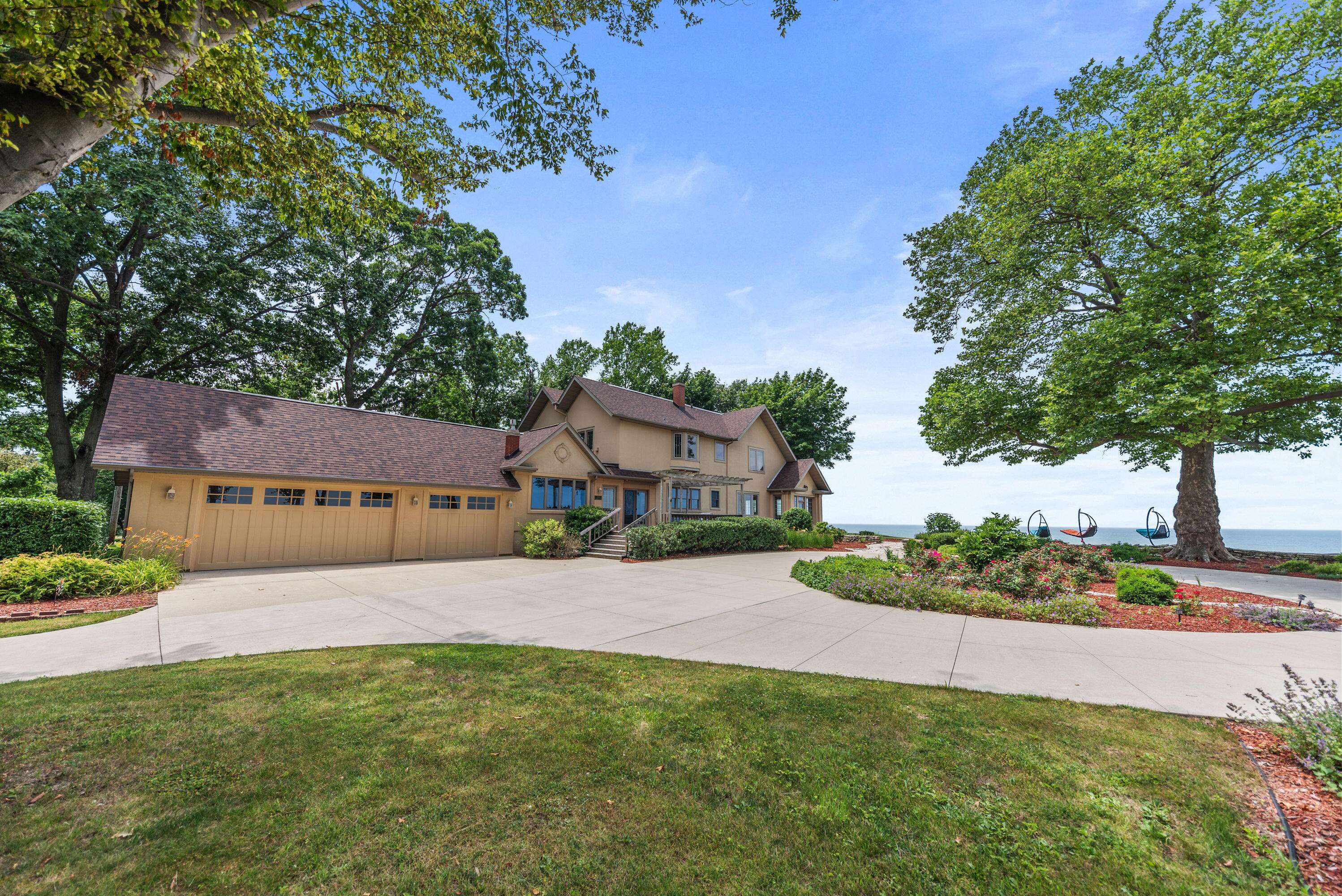 3706 Lakeshore Dr Drive, St. Joseph, MI 49085