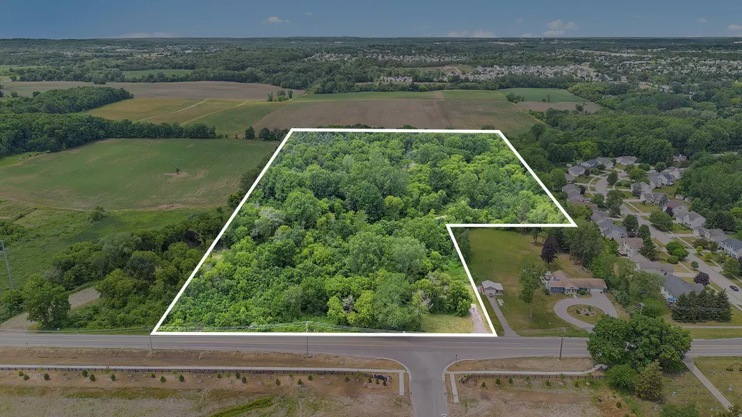 7079 Hanna Lake SE Avenue, Caledonia, MI 49316
