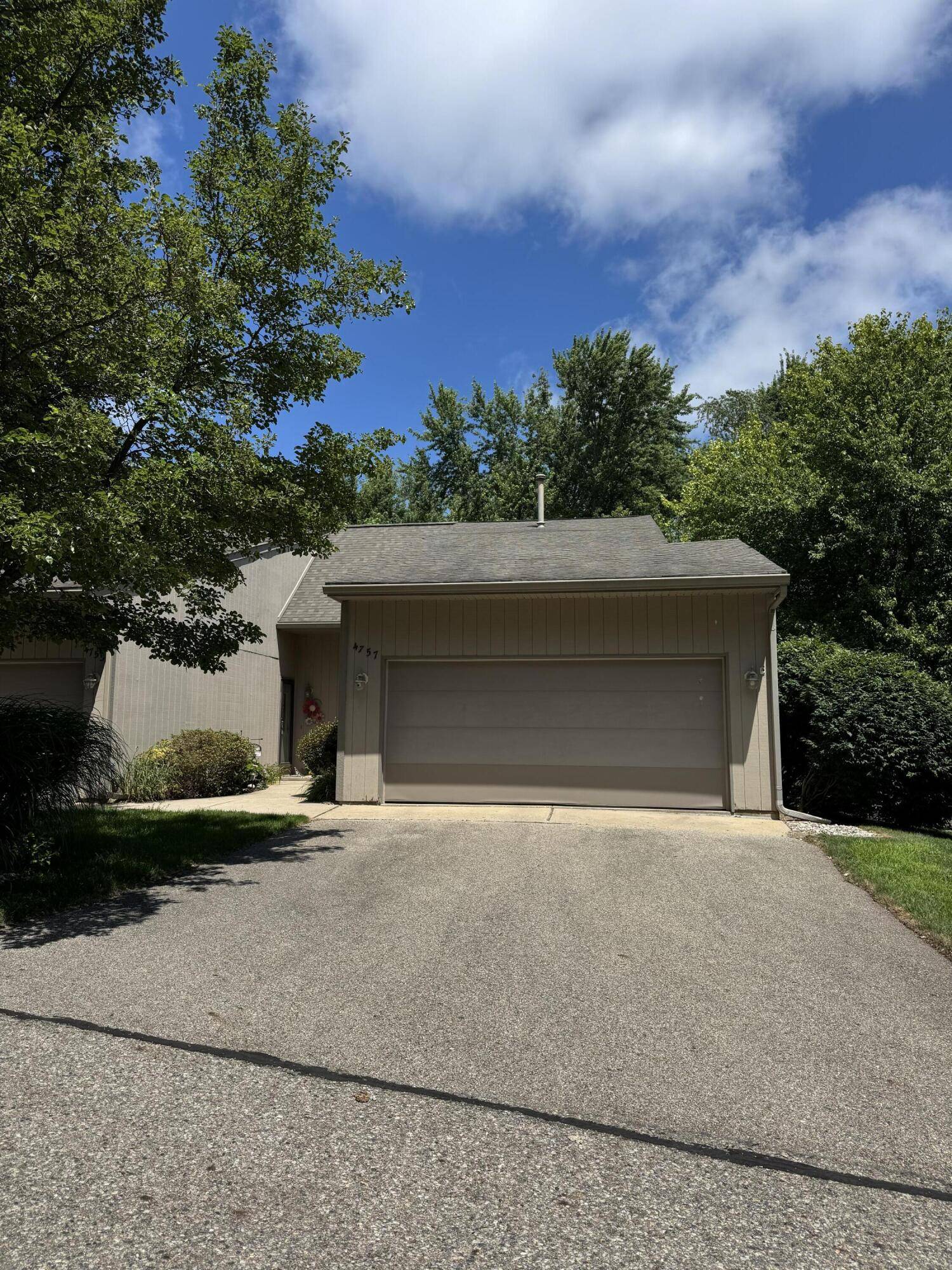 4757 Rockvalley NE Drive, Grand Rapids, MI 49525