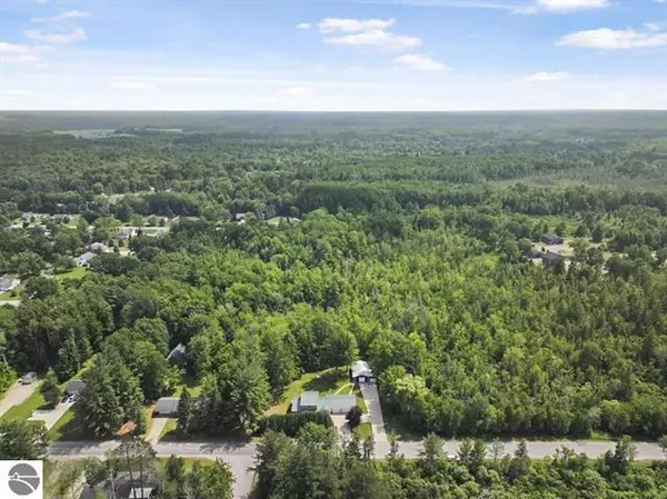 Cadillac, MI 49601,2007 S Lake Mitchell Drive