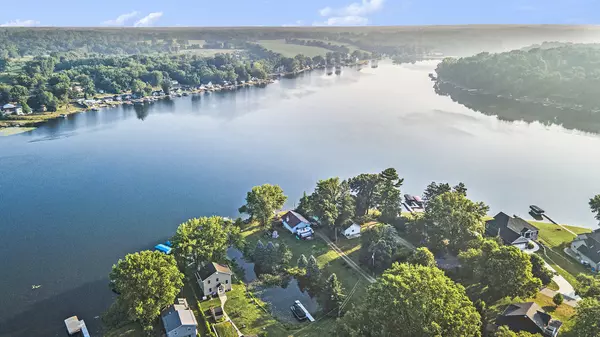 Three Rivers, MI 49093,10142 Walnut Drive