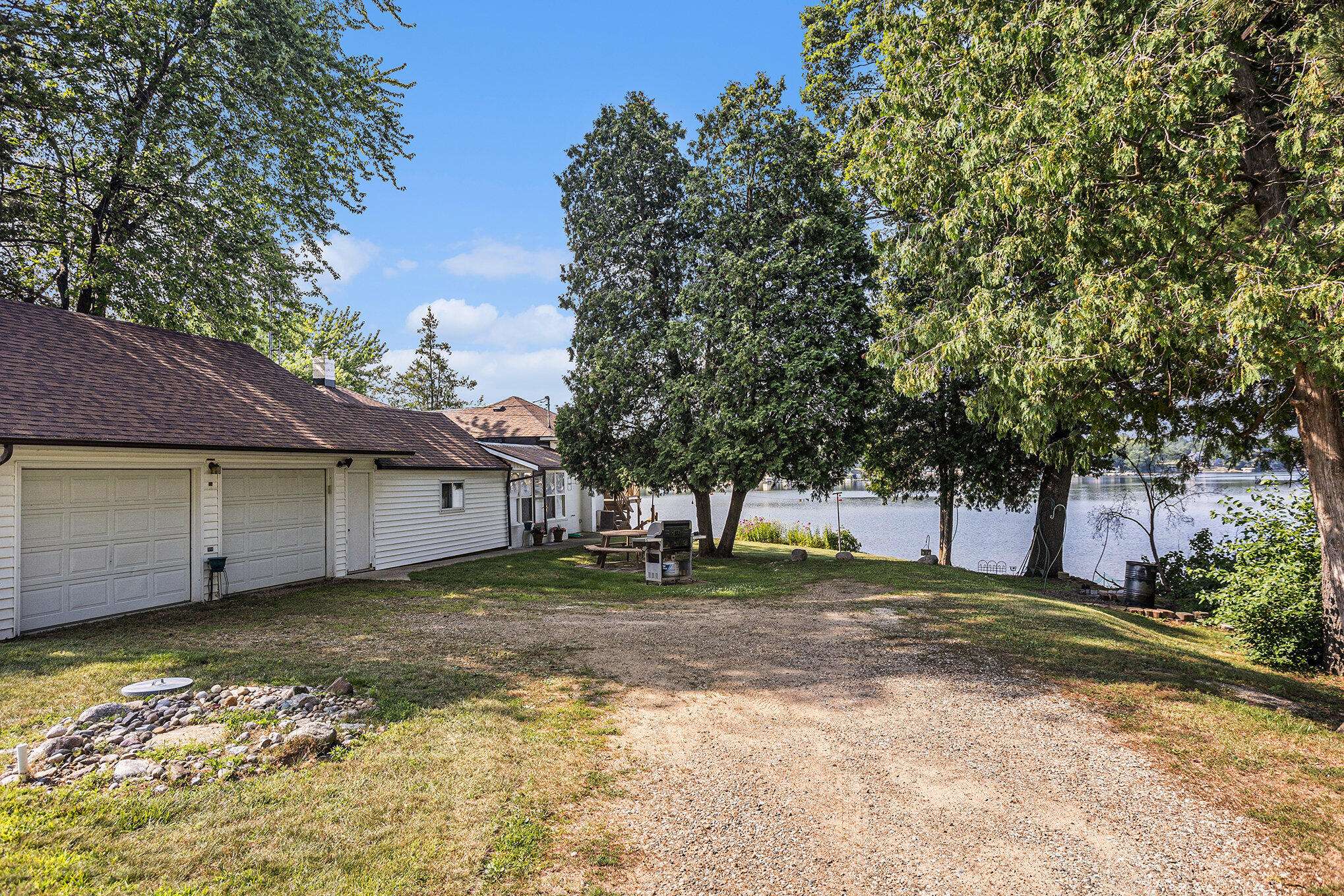 Three Rivers, MI 49093,10142 Walnut Drive