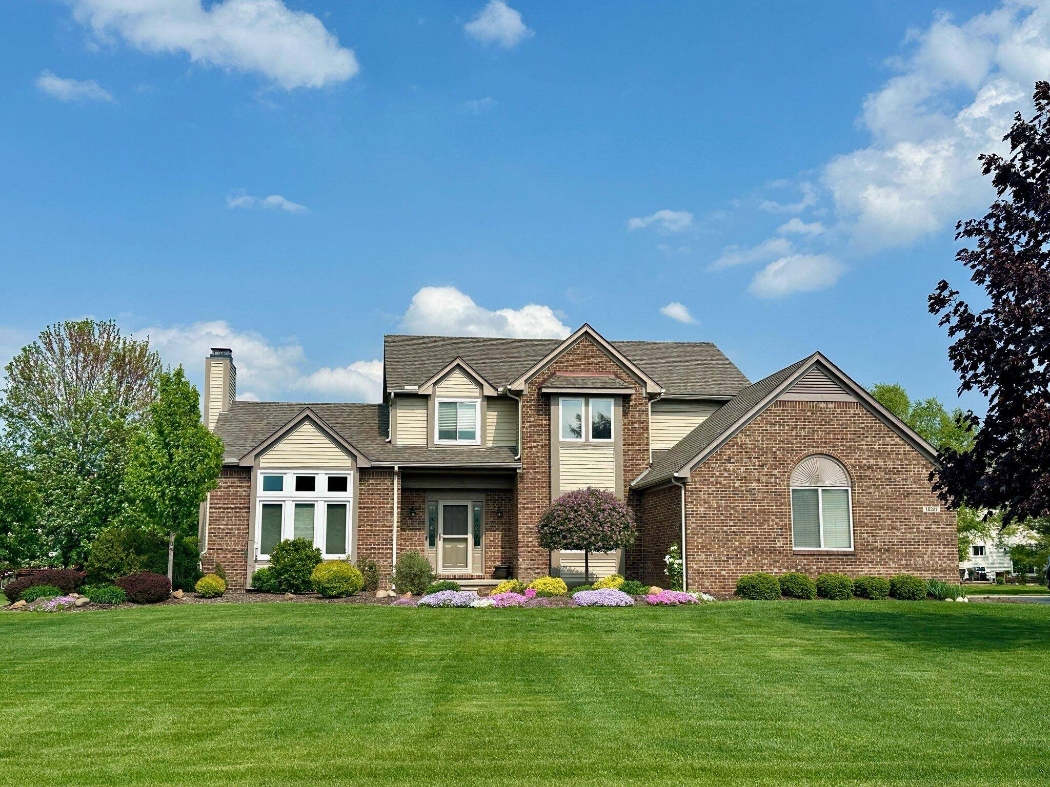 10327 Mendota Drive, South Lyon, MI 48178