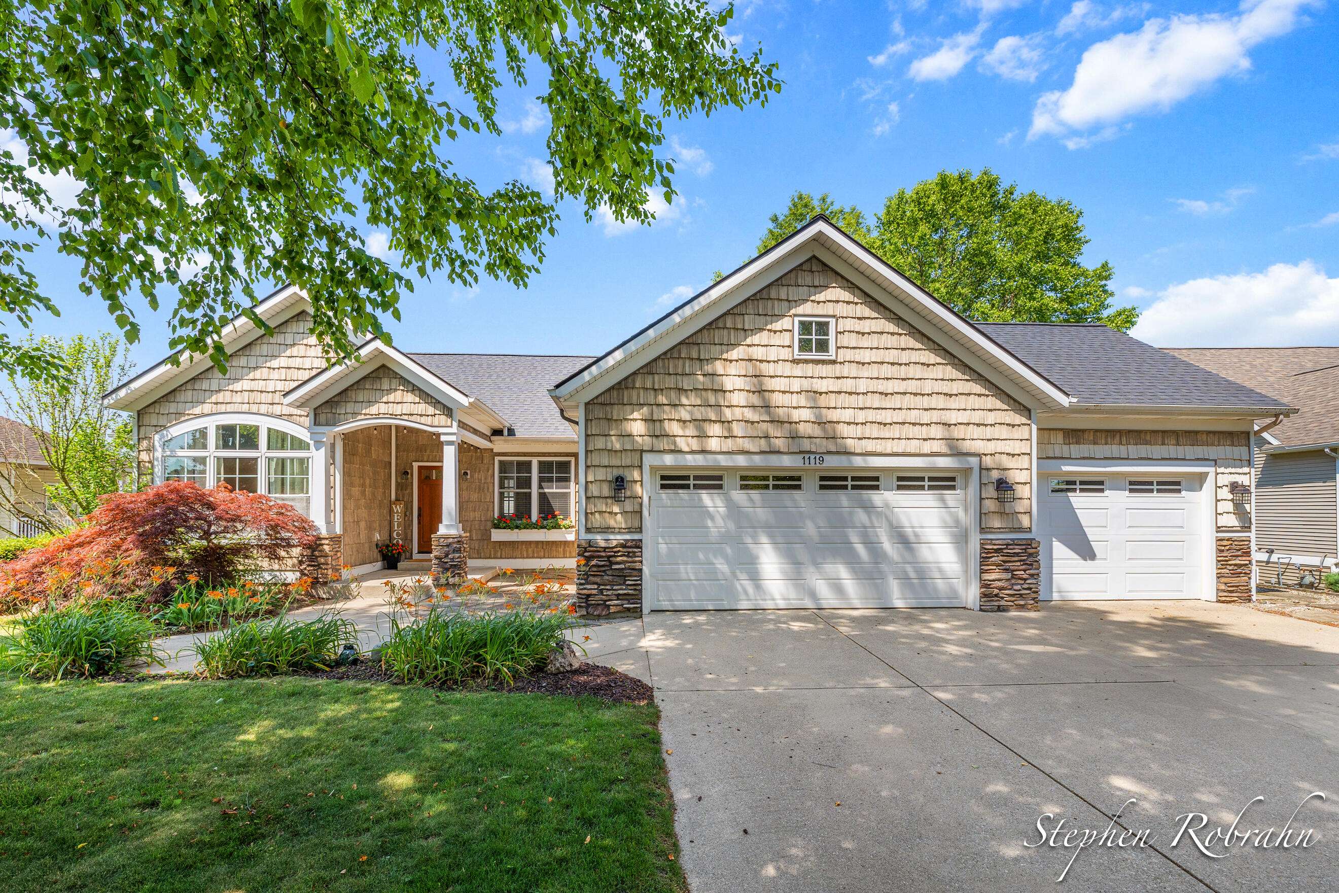 1119 Mid Bluff Drive, Zeeland, MI 49464