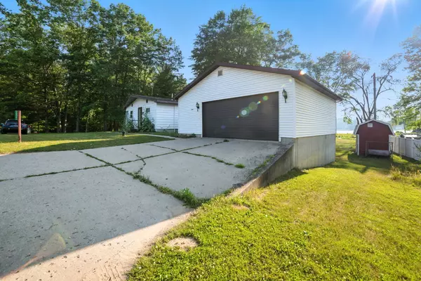 20041 E Chippewa Drive, Chippewa Lake, MI 49320