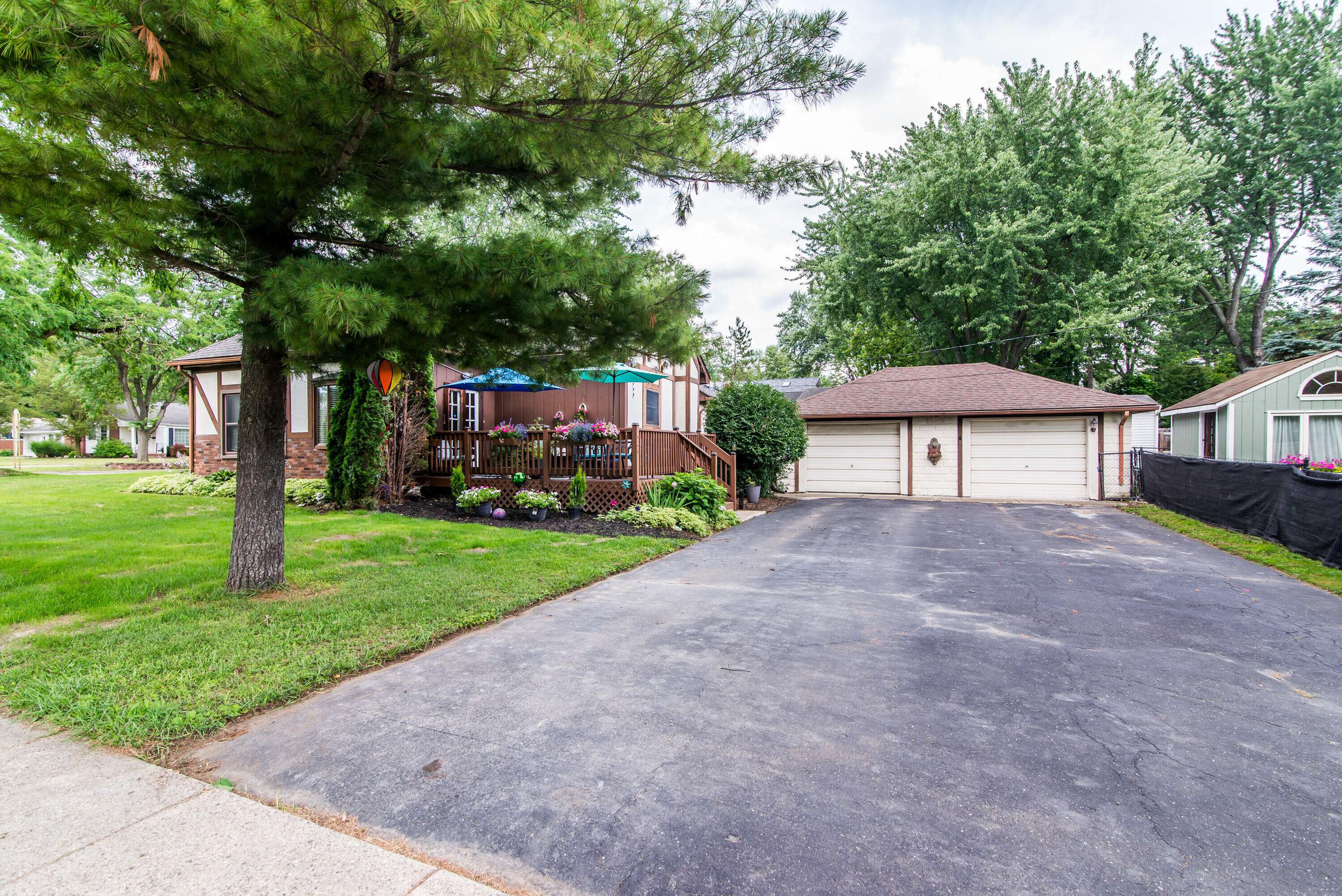 Howell, MI 48843,357 Riddle Street