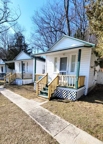 8568 S Portage Point Drive #Unit 3 (DH 4), Onekama, MI 49675