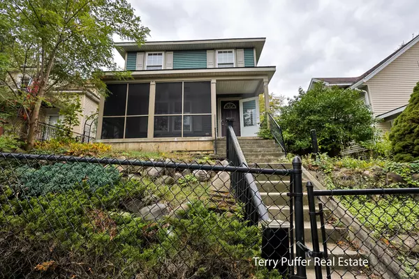 528 Woodlawn SE Street, Grand Rapids, MI 49507