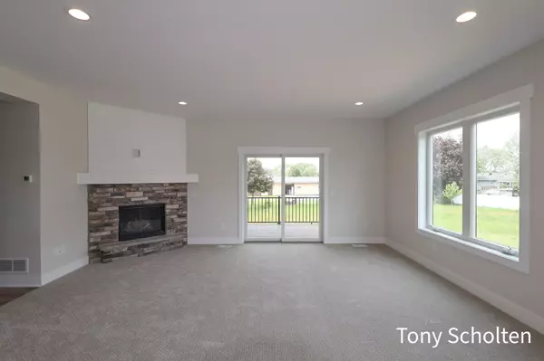 Hudsonville, MI 49426,6324 Blendon Woods Drive #21