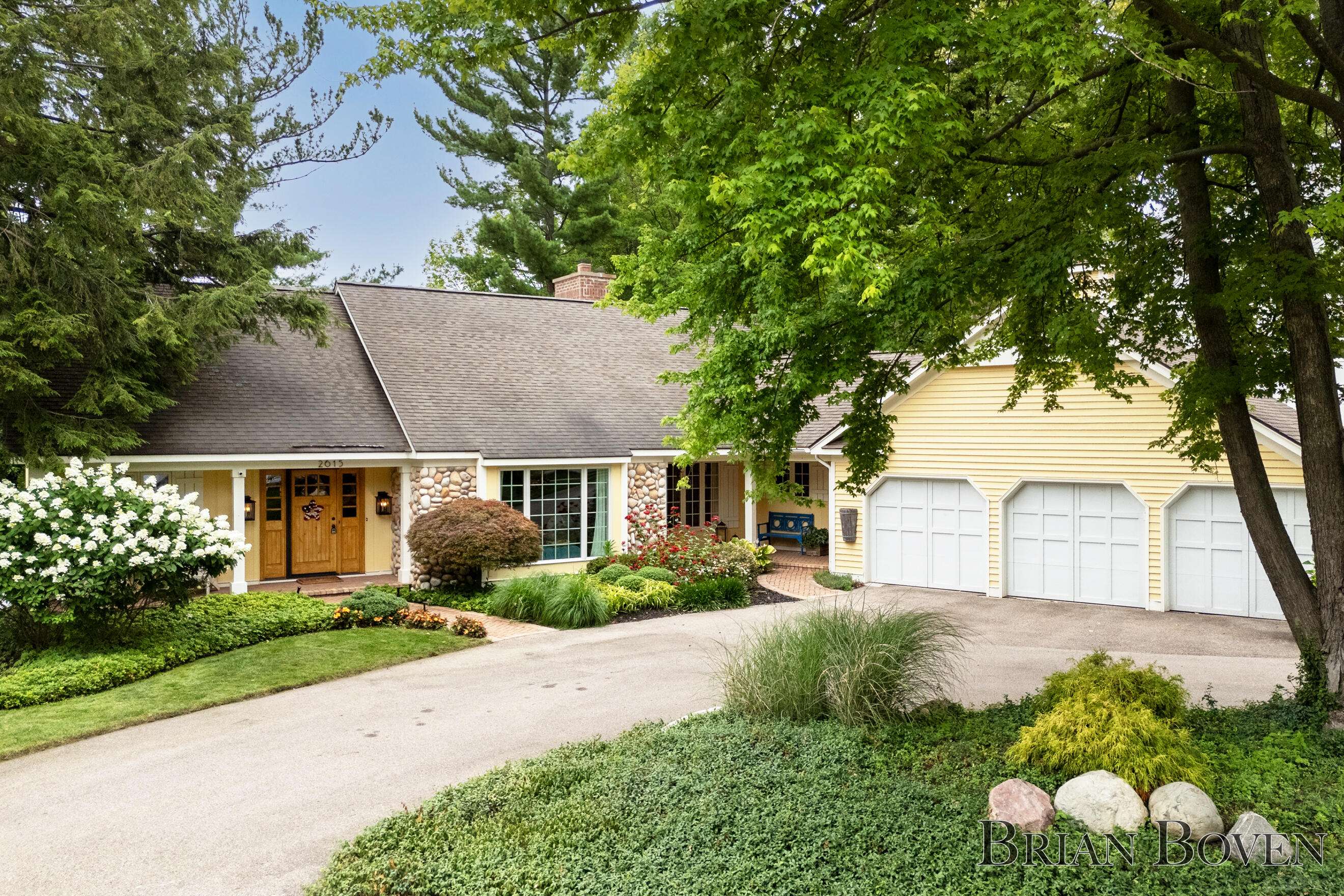 2615 Greentree SE Drive, Grand Rapids, MI 49546