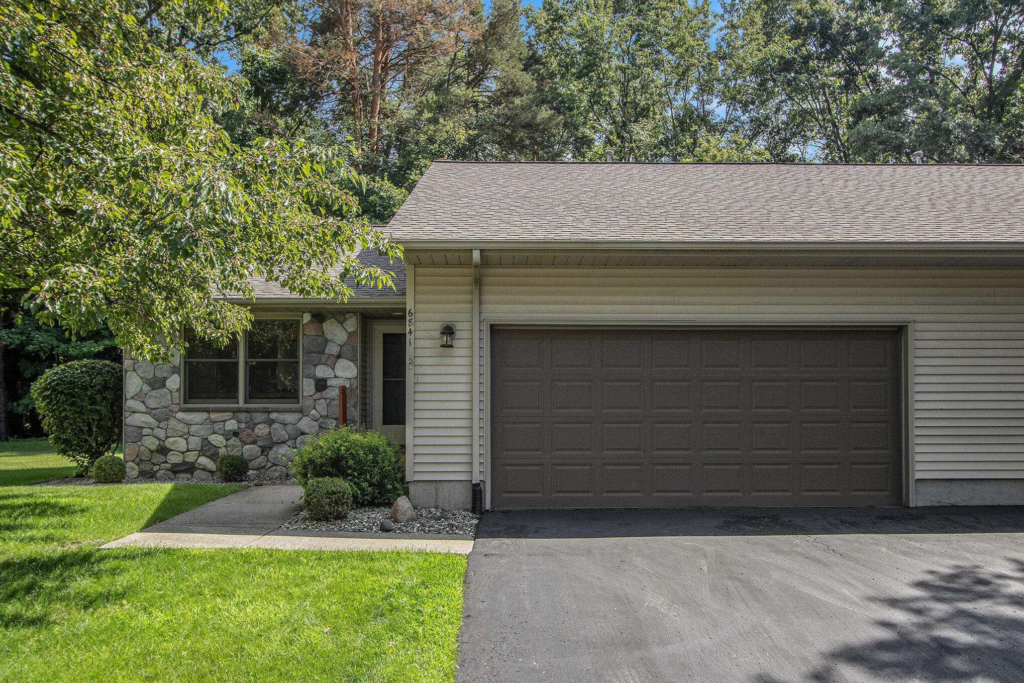 6841 Birdsong Avenue, Kalamazoo, MI 49009