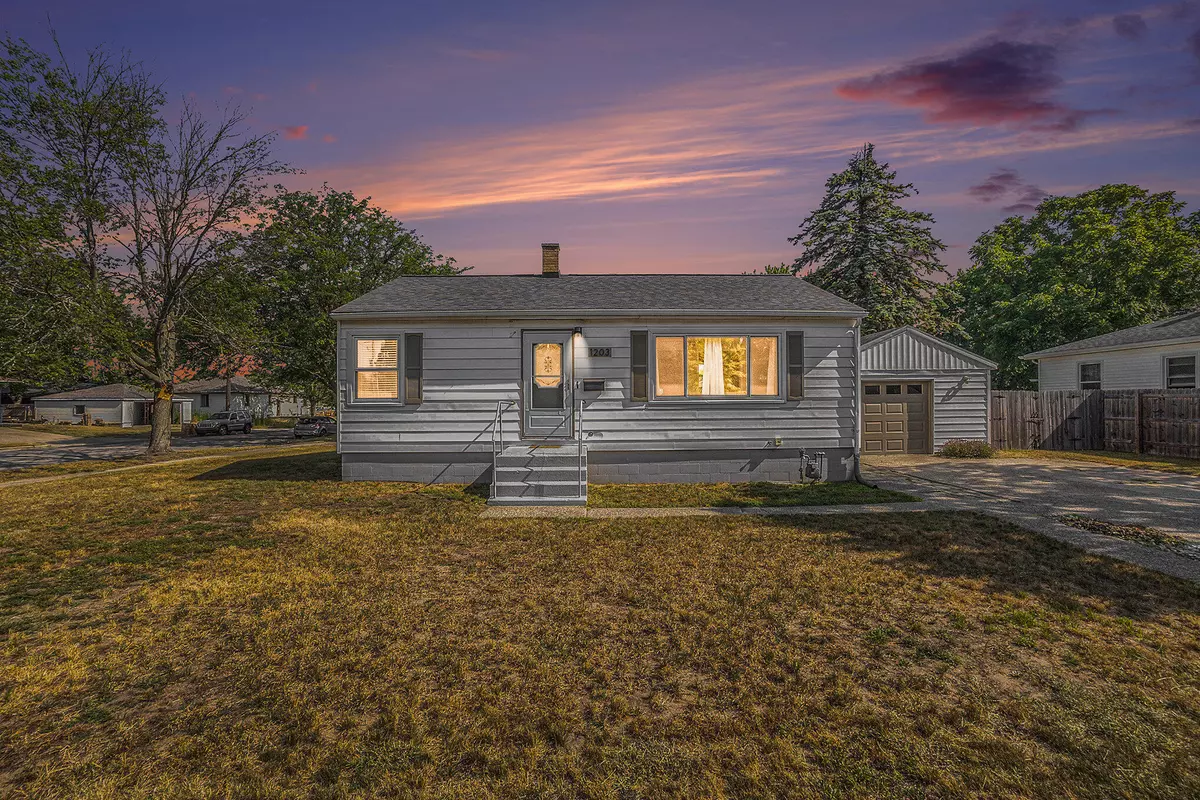 Grand Haven, MI 49417,1203 Waverly Avenue