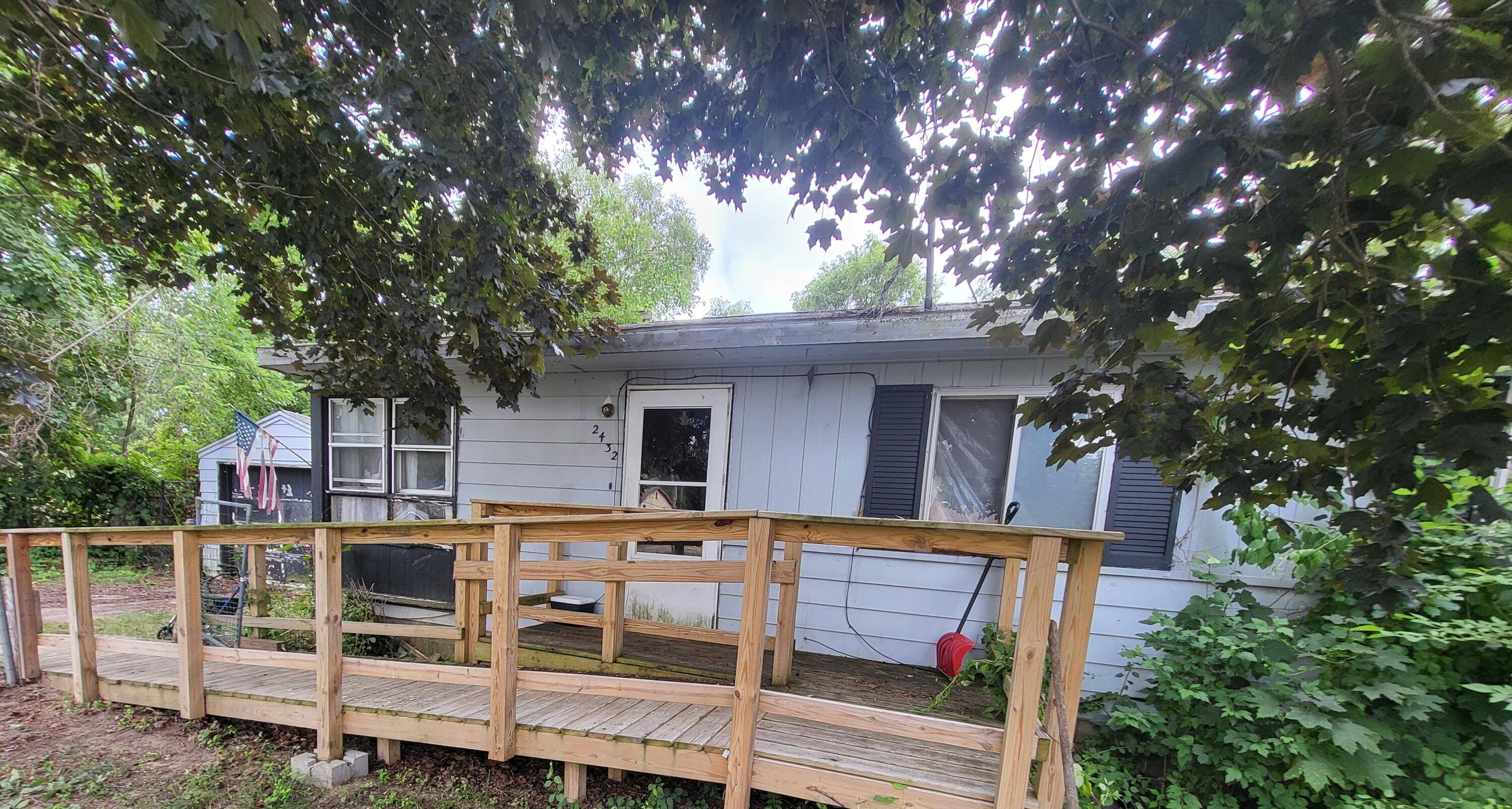 2432 Lawrence Drive, Benton Harbor, MI 49022