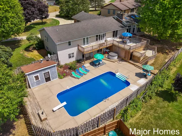 2650 Oldepointe NE Drive, Grand Rapids, MI 49525
