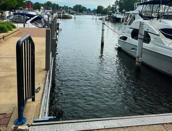 St. Joseph, MI 49085,312 Water Street #Slip 11